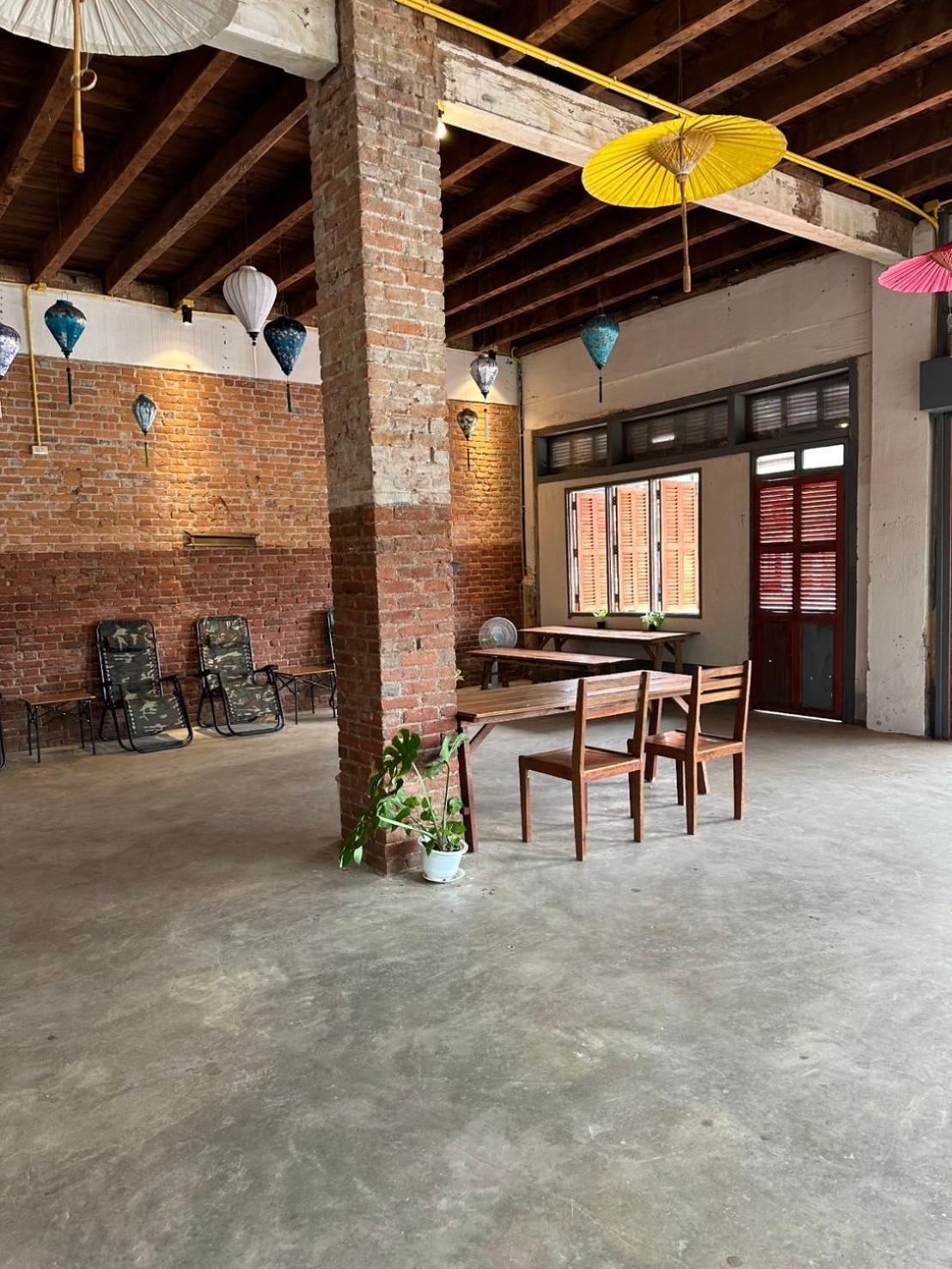 Via Thakhek Hostel & Cafe Exterior foto