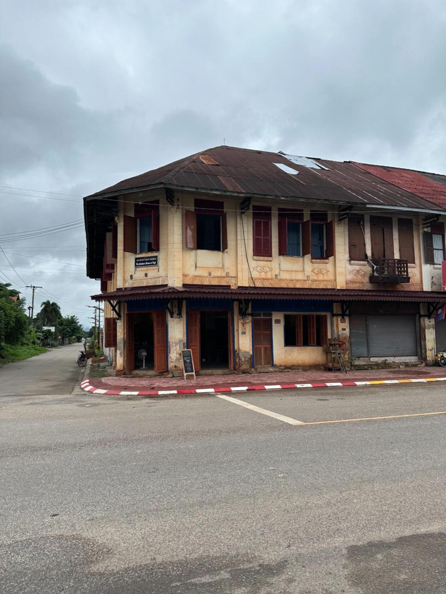 Via Thakhek Hostel & Cafe Exterior foto