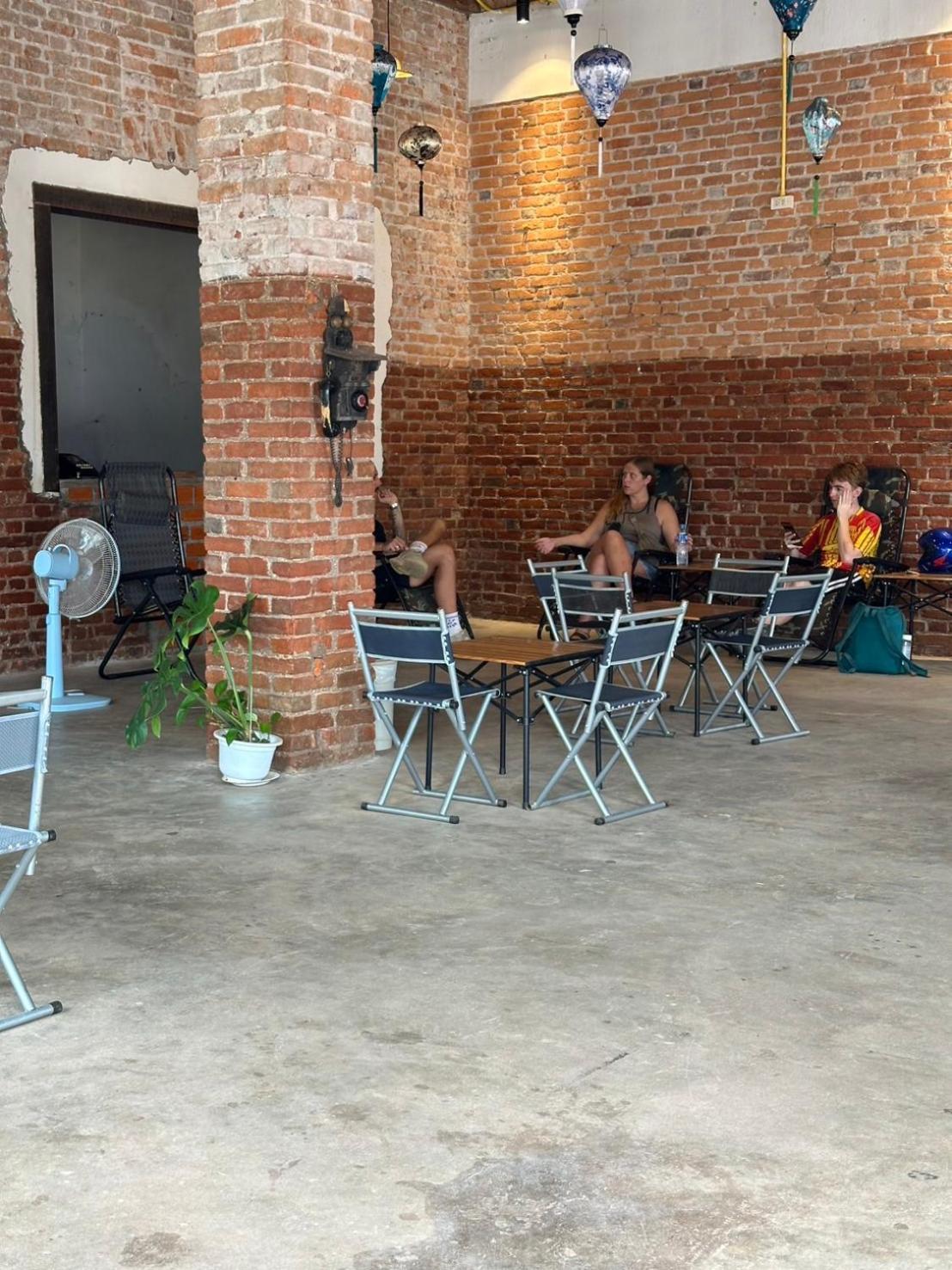 Via Thakhek Hostel & Cafe Exterior foto