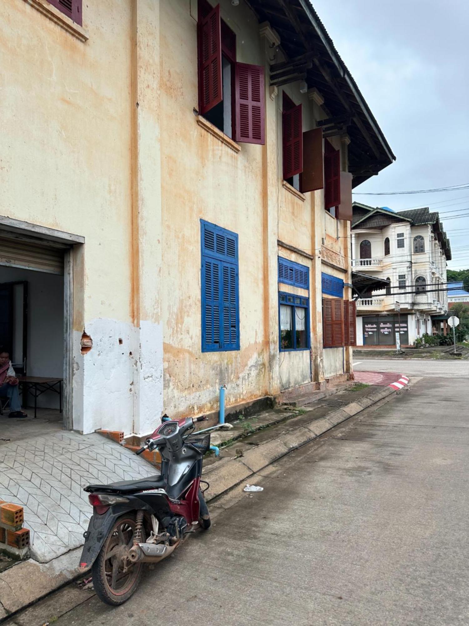 Via Thakhek Hostel & Cafe Exterior foto