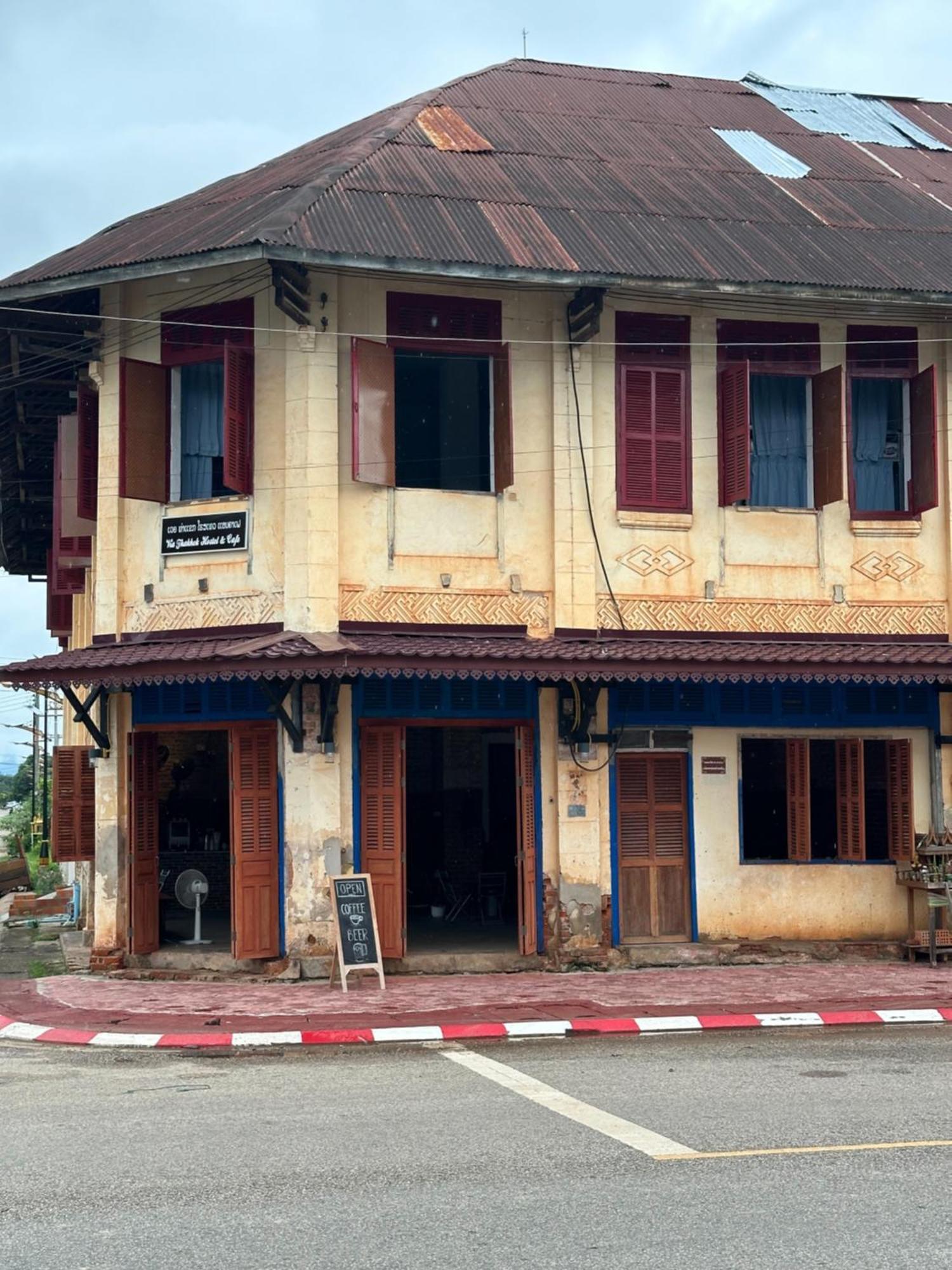 Via Thakhek Hostel & Cafe Exterior foto